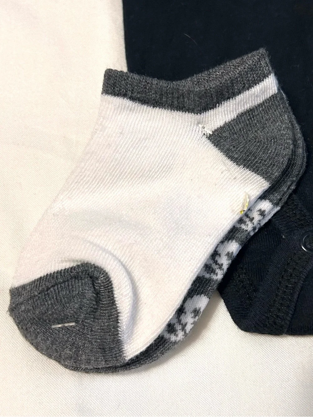 12 Month Halloween Carter’s Little Mummy Set and Skull Socks Like New!